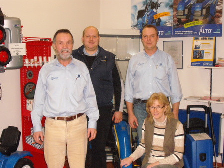 Team Bösel inside service
from the left G. Hempen (stock manager), N. Rohlfer (workshop/manager/sales), T. Kuhl (stock), M. Helmers (administration)